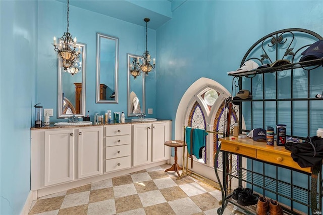 bathroom featuring a notable chandelier and vanity