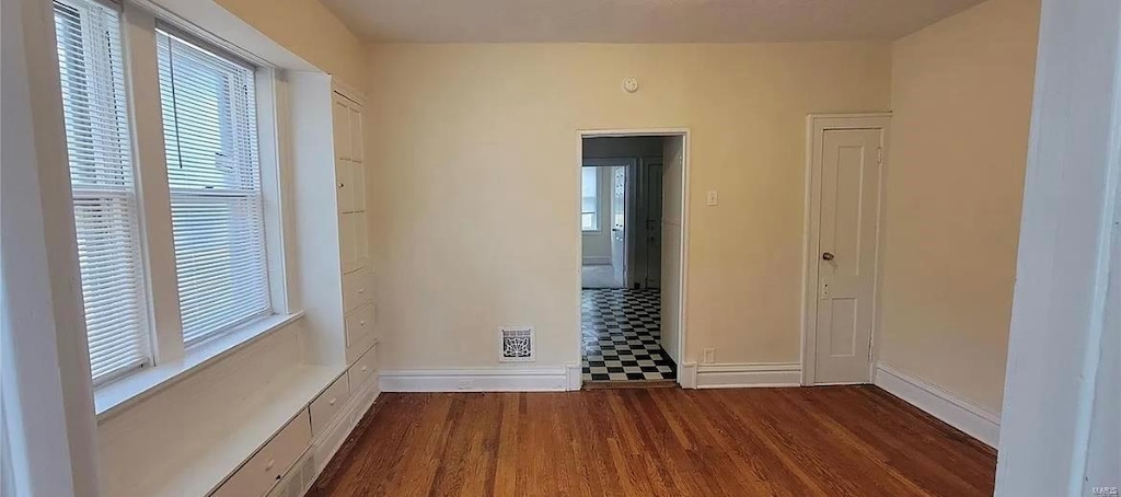 spare room with dark hardwood / wood-style floors