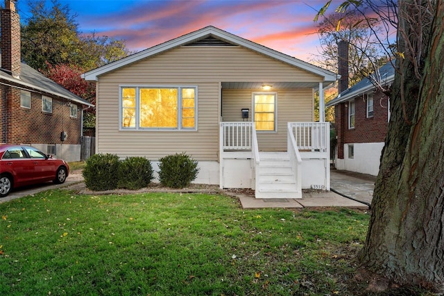 view of front of house featuring a porch and a lawn