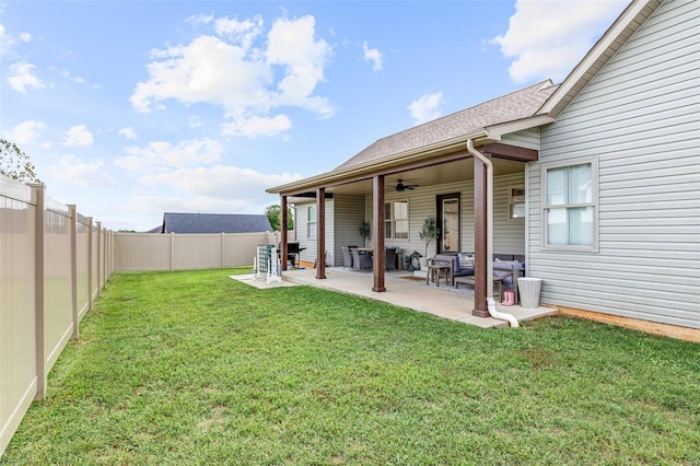 view of yard with a patio and ceiling fan