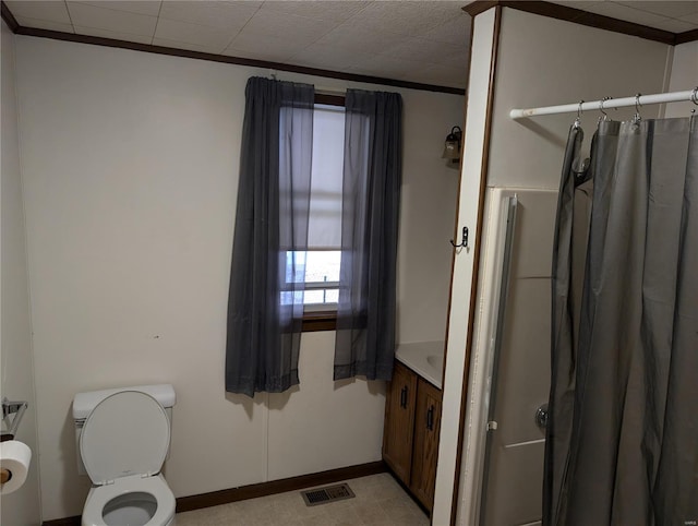 bathroom with vanity, crown molding, toilet, and curtained shower