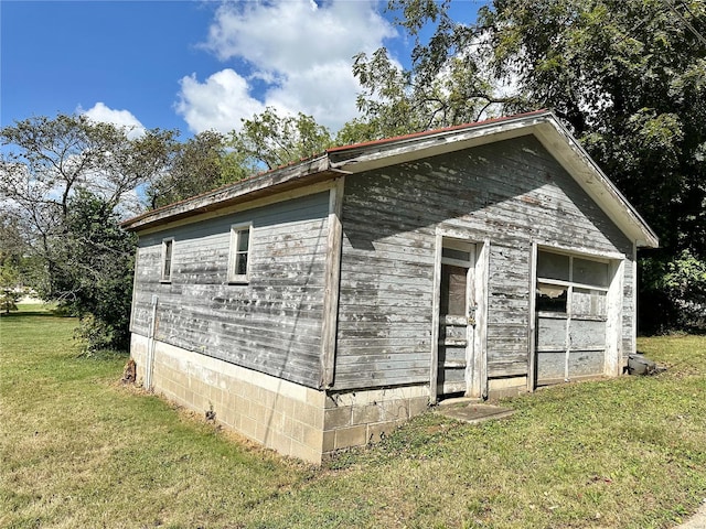 view of outbuilding with a yard