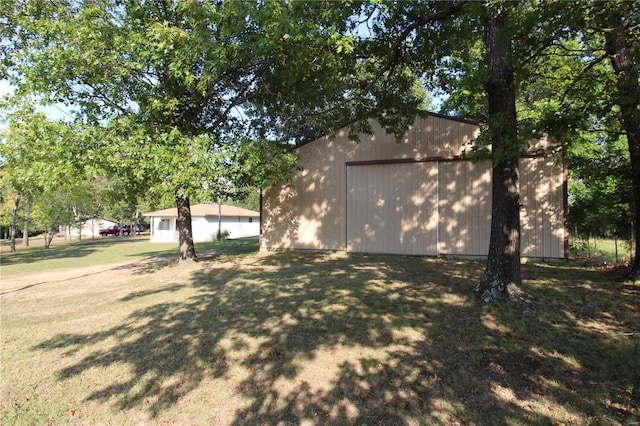 exterior space featuring an outdoor structure and a yard