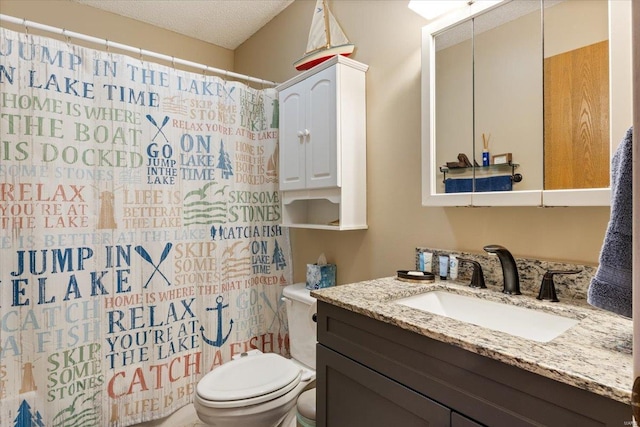 bathroom with a shower with shower curtain, a textured ceiling, vanity, and toilet