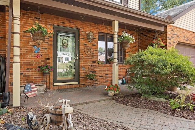 property entrance featuring a porch