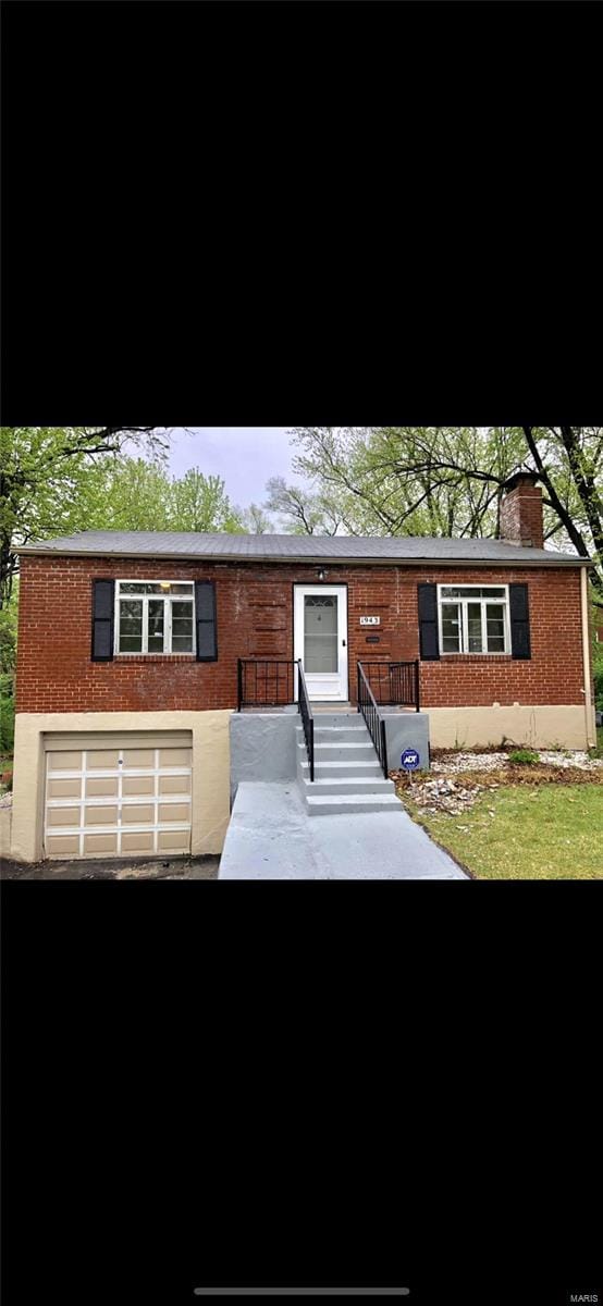 view of front of property featuring a garage