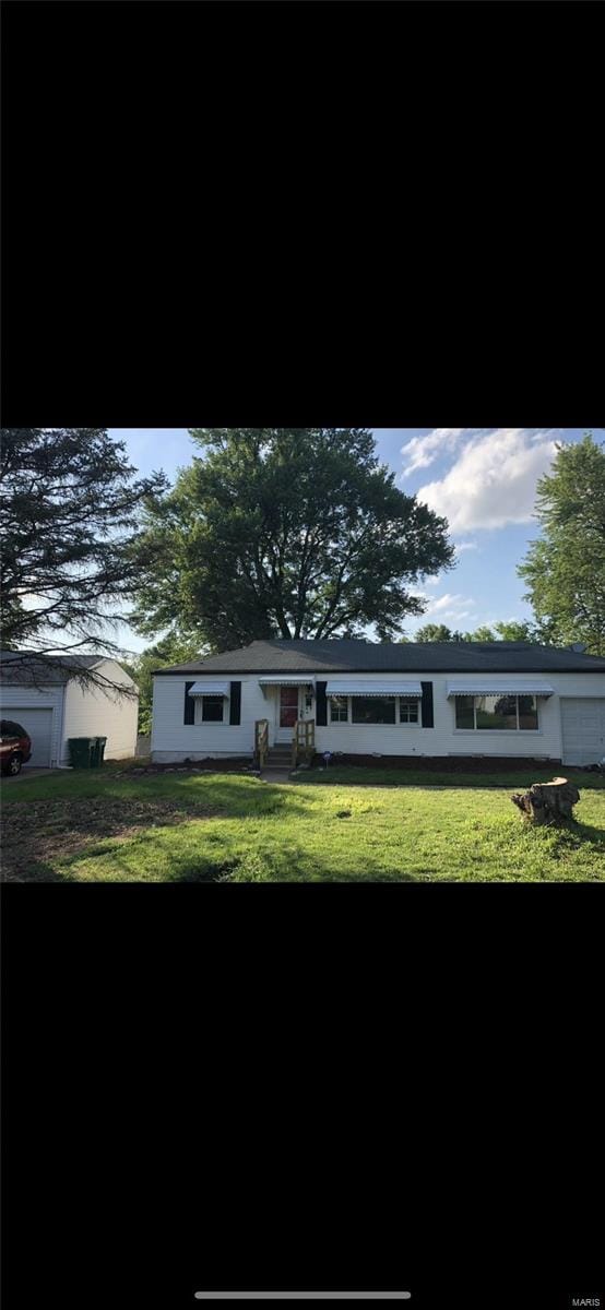 view of front of home with a front yard