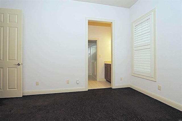 view of carpeted spare room