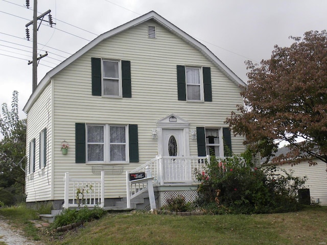 view of front of house featuring a front yard