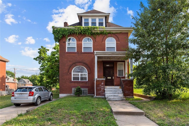 view of front of home featuring a front lawn