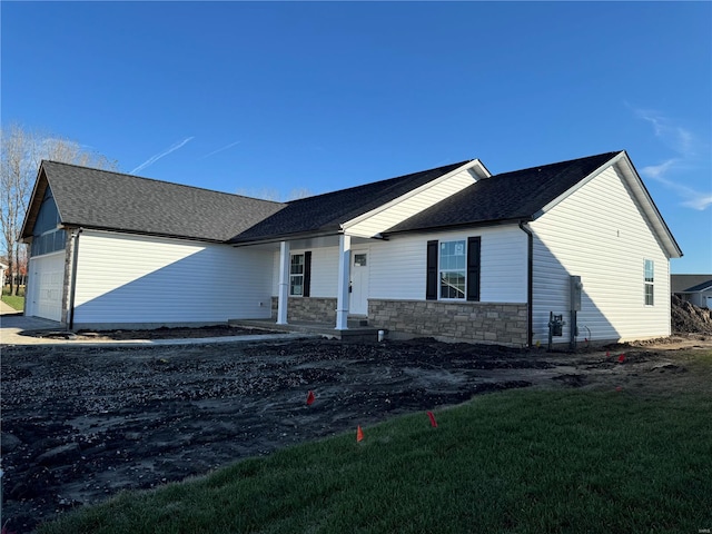 single story home featuring a front lawn and a garage