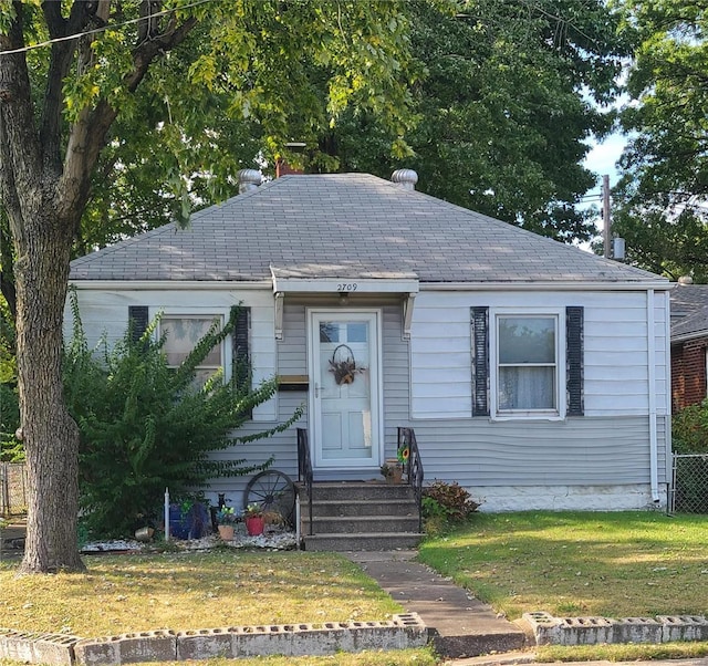 view of front of house with a front lawn