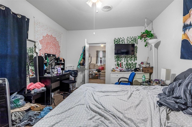 bedroom featuring ceiling fan