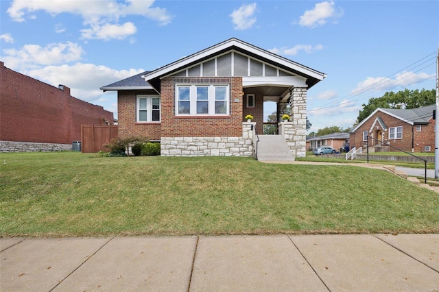 view of front of home featuring a front yard