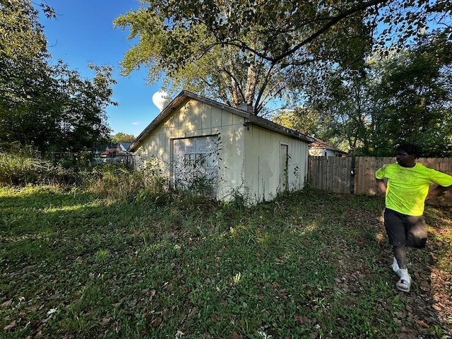 view of outdoor structure featuring a yard