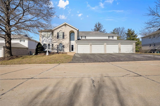 view of front facade with aphalt driveway