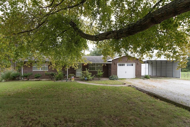 view of front of property featuring a front yard and a garage