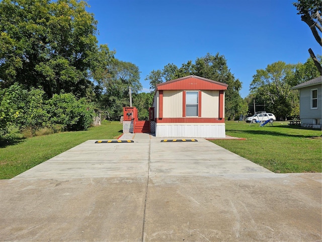 exterior space featuring a yard