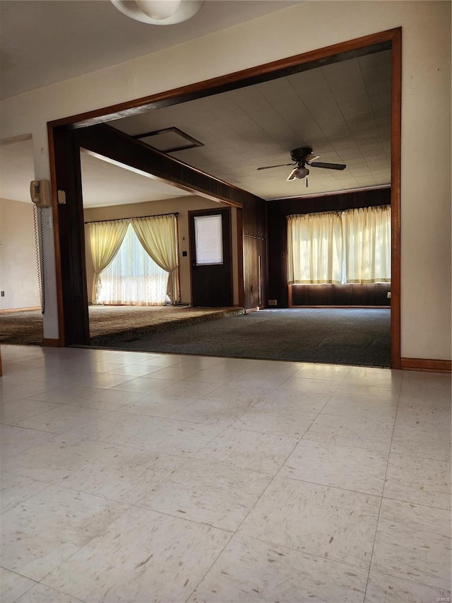 foyer featuring ceiling fan