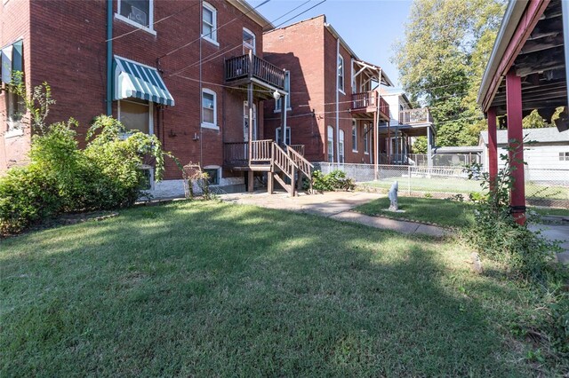 view of yard with a balcony