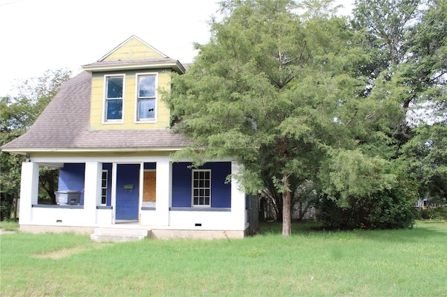 view of front of home with a front yard