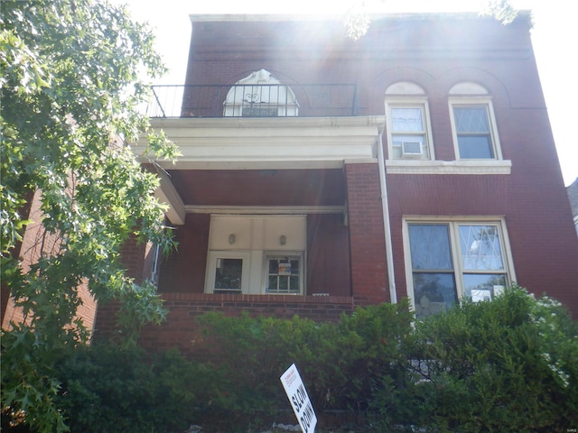 view of front of house featuring a balcony