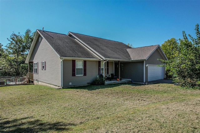 view of front facade featuring a front yard and a garage