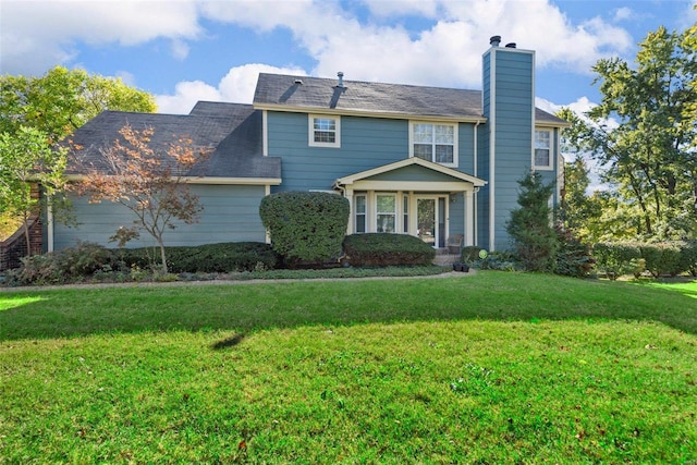 view of front of property featuring a front lawn