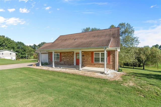 view of front of house featuring a front yard