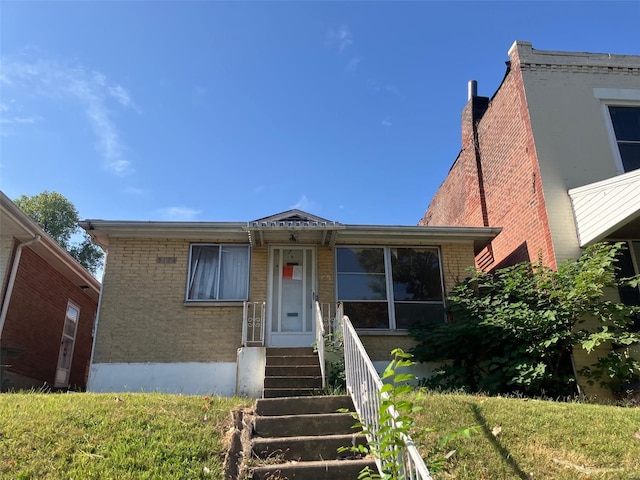 view of front of home with a front lawn