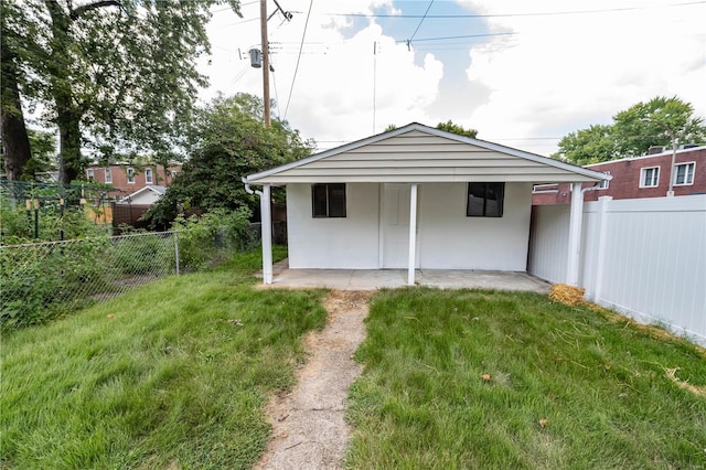 view of outdoor structure featuring a yard