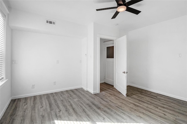 unfurnished room with light wood-type flooring and ceiling fan