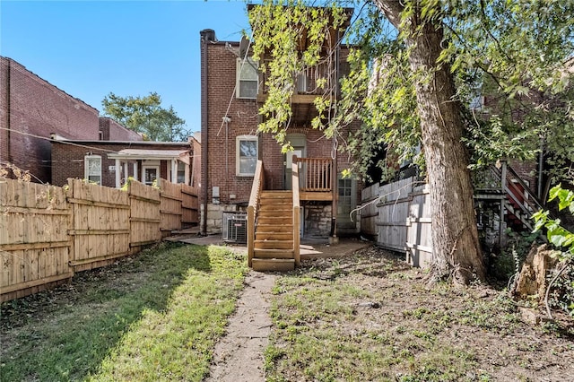 view of yard with central AC unit