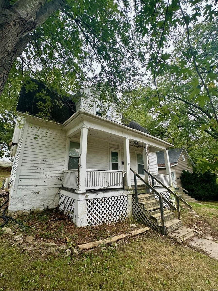 view of front of property with a porch