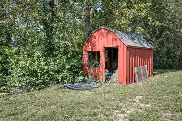 view of outbuilding featuring a lawn