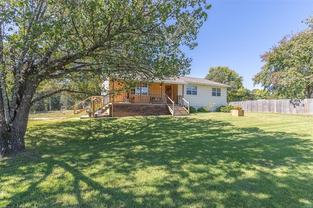 view of front of home featuring a front yard