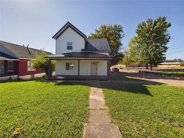 view of front of house featuring covered porch and a front yard