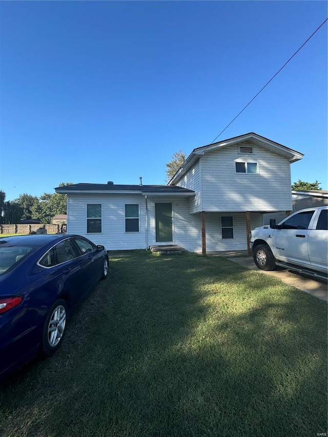 view of front of house featuring a front yard