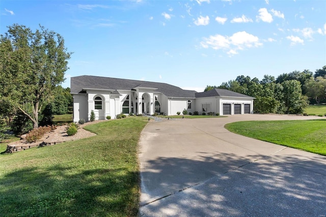 view of front facade featuring a garage and a front lawn