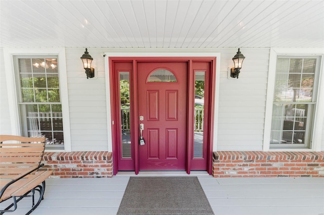 entrance to property featuring a porch