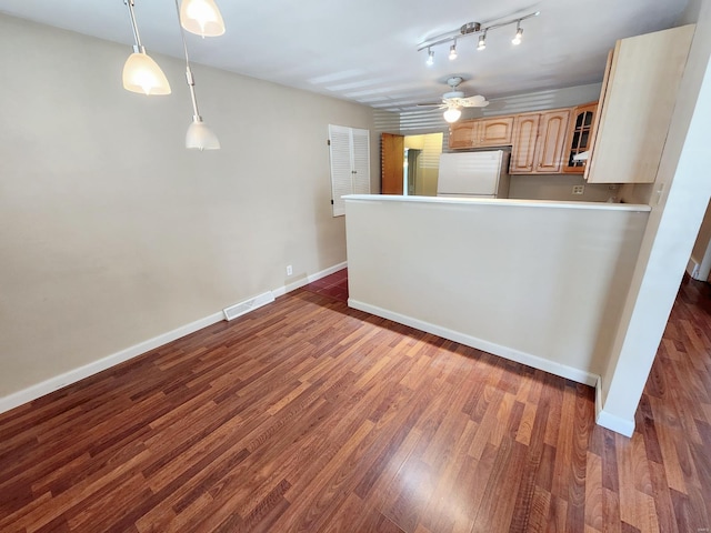 kitchen with pendant lighting, white refrigerator, dark hardwood / wood-style floors, kitchen peninsula, and ceiling fan