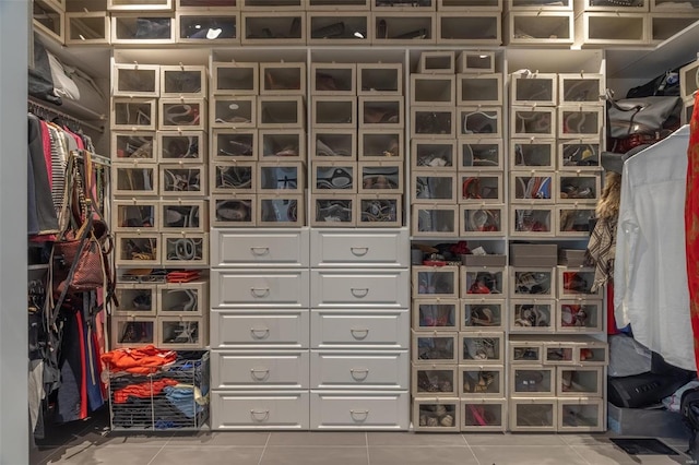 walk in closet featuring light tile patterned floors