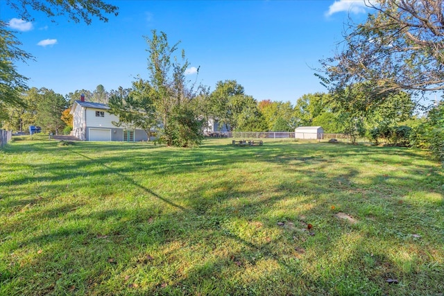 view of yard with a shed