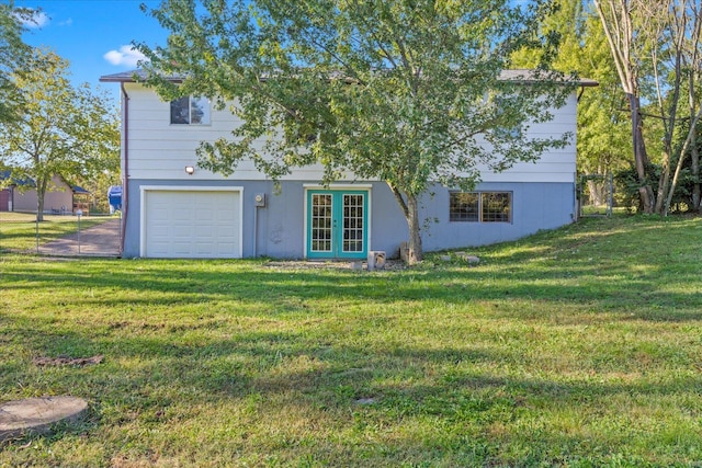 view of front of property featuring a garage and a front lawn