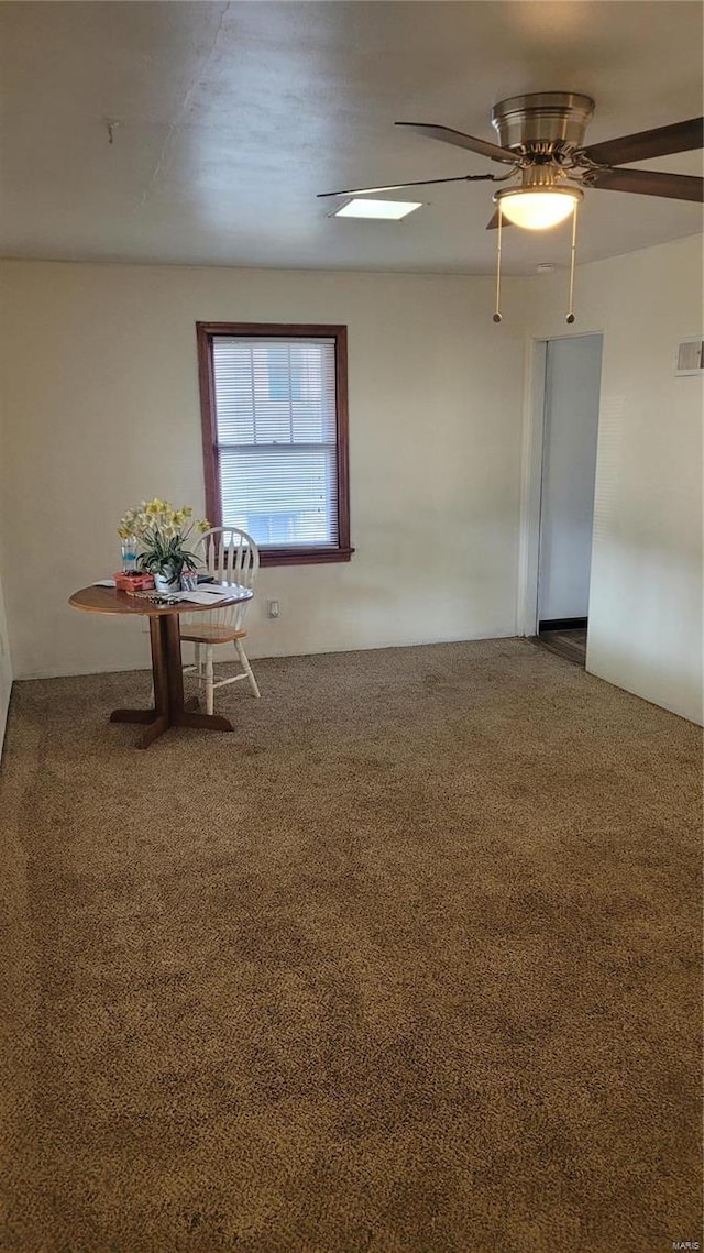 carpeted empty room featuring ceiling fan