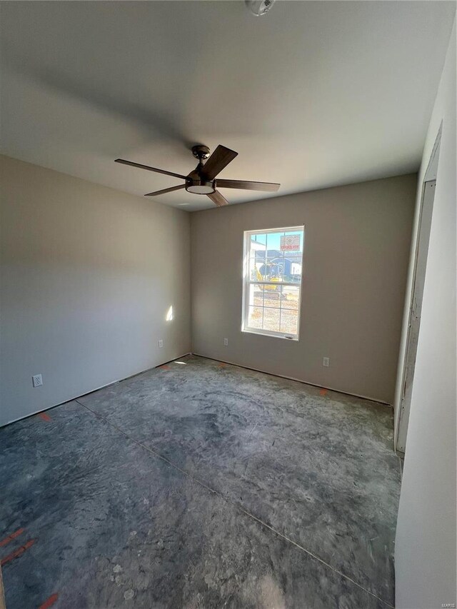 unfurnished room with ceiling fan