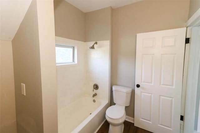 bathroom with tiled shower / bath and toilet