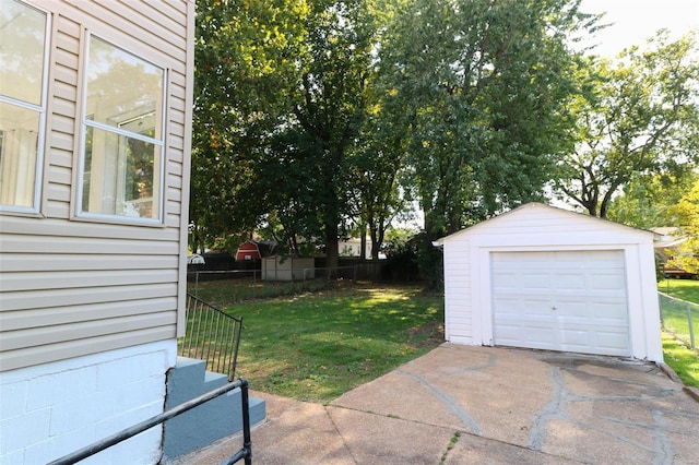 view of yard featuring a garage and an outdoor structure