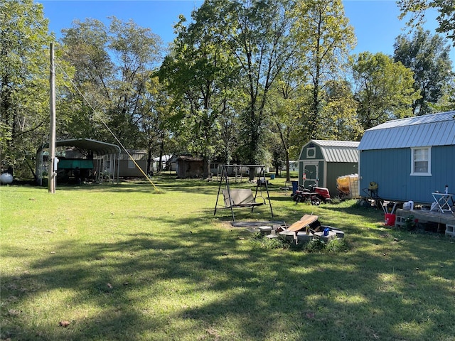 view of yard with a shed