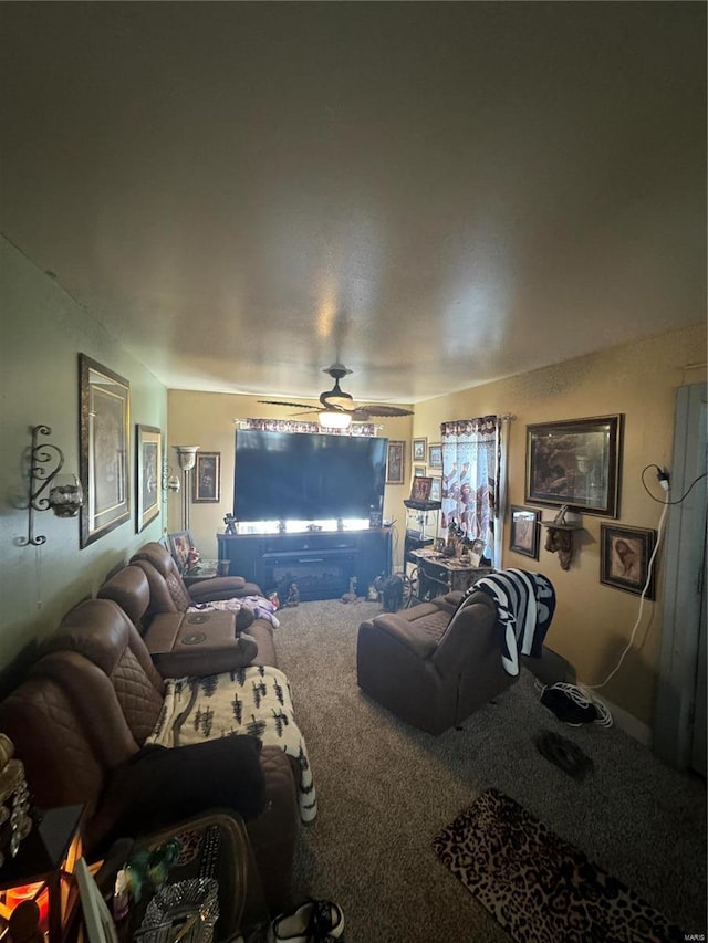 carpeted living room with ceiling fan